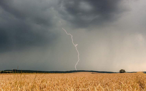 我們這里雷擊的活動不多，為什么也存在浪涌帶來的問題?