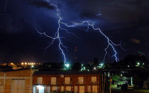 我們過去沒有遇到過雷擊帶來的問題，是否需要考慮浪涌保護?