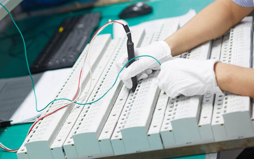 浪涌保護(hù)器需具有遙信觸點(diǎn)，可集成至機(jī)房環(huán)境監(jiān)控系統(tǒng)，有關(guān)系嗎？