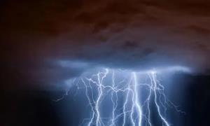 騎車還能遭雷劈？背后的真相居然是這樣--易造防雷